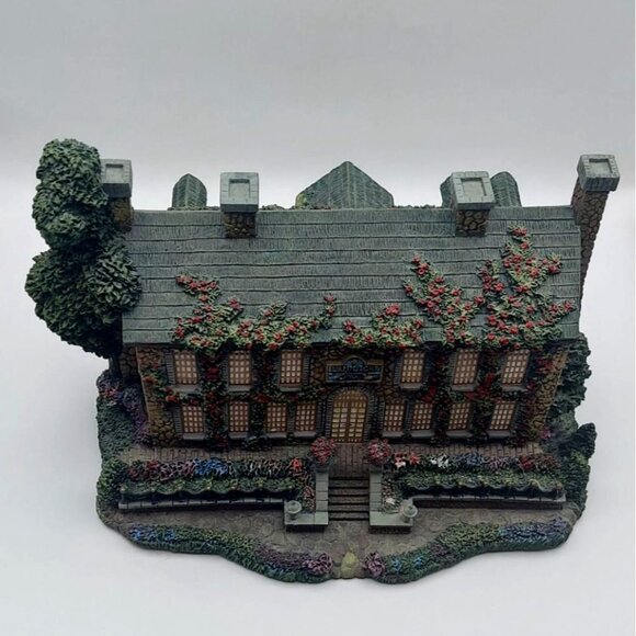 SOLD Thomas Kinkade Hawthorne Village Lamplight Inn Sculpture #79986 Christmas - Picture 2 of 10